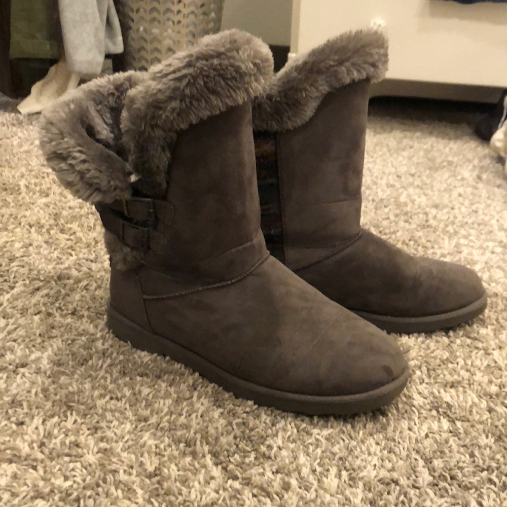 Grey Makalu boots size 9